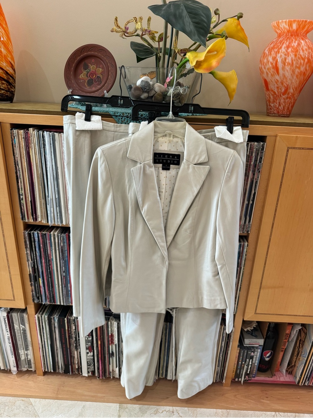 PRICE DROP: 3-piece lined, PEARLIZED Bone LAMBSKIN LEATHER suit, S, SIENA STUDIO